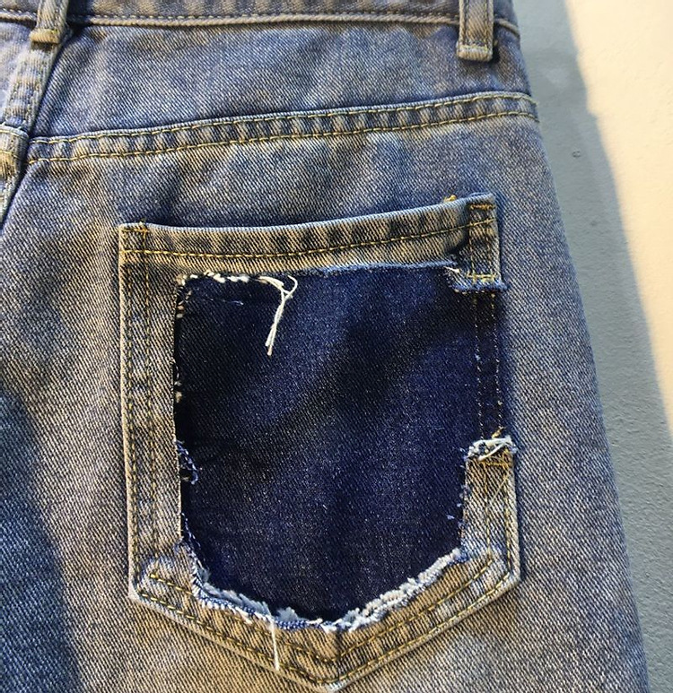 Damshorts med hög midja i denim med rhinestone och pärlor_voghion.com