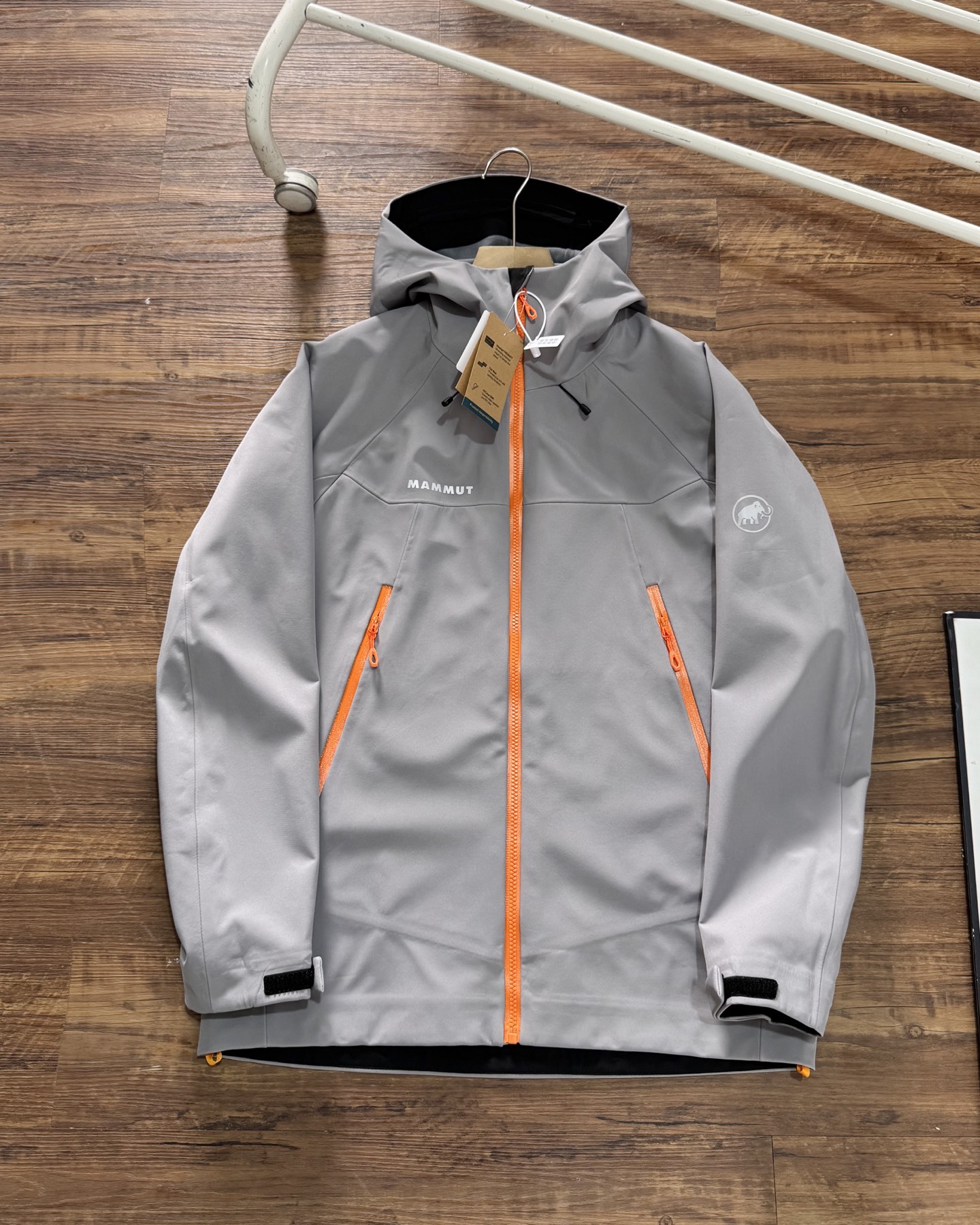 Mamut pareja 3K deportes al aire libre aves a prueba de viento impermeable con capuz de capa suave abrigo de asalto chaqueta