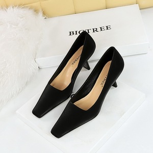 6183-5 European and American style retro women's shoes, thin heels, high heels, shallow mouth, small square head, s