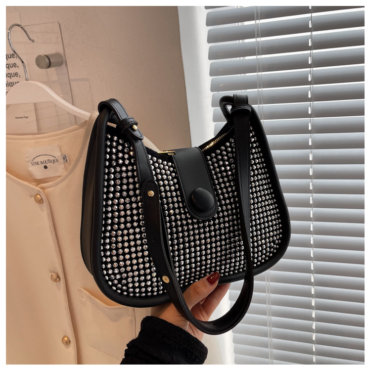 Solid Color Fashion Daily Artificial Leather Soft Surface Magnetic Snap Square Black Shoulder Bags display picture 3