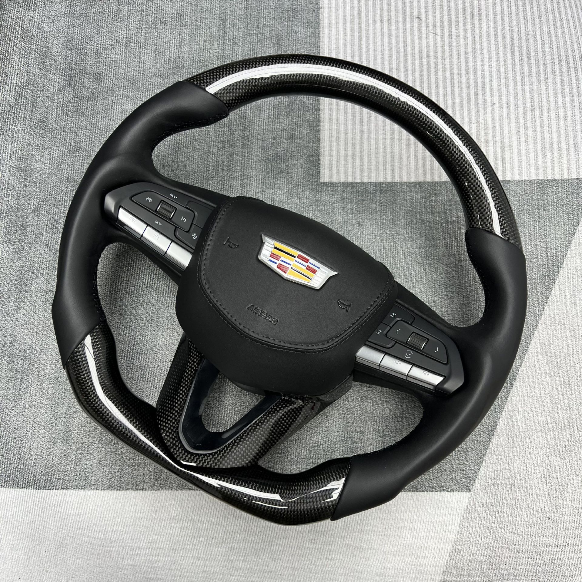 Carbon Fiber Steering Wheel Modification Is Suitable for Cadillac Models, Car Interior Steering Wheel Cover Processing and Customization
