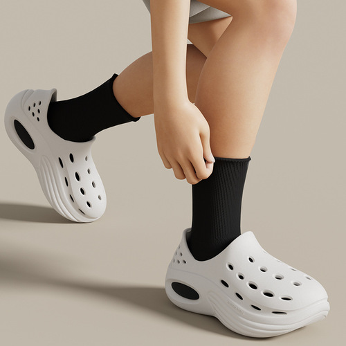 Holes shoes men's anti-slip summer 2025 new style poop feeling heightening beach shoes toe outdoor sandals men's wear 