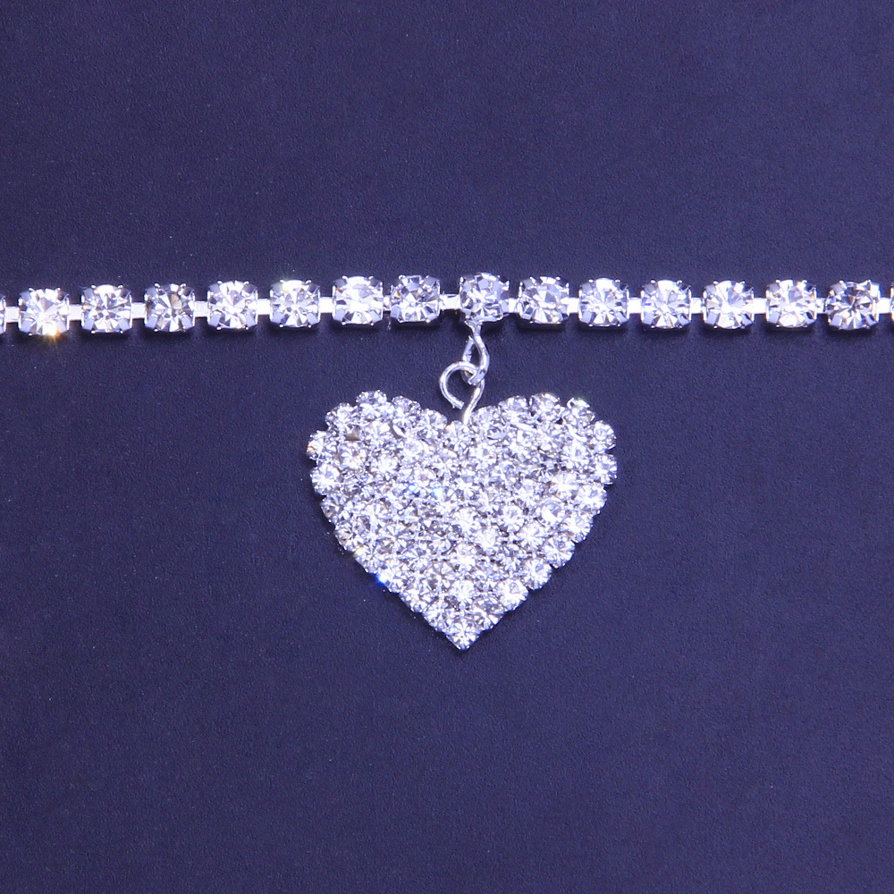 This classic and timeless Luxury Diamond Heart-Shaped Anklet offers a delicate and refined design crafted with intricate detailing and craftsmanship. Featuring genuine sterling silver plating and hand-set clear diamonds, this stylish anklet is sure to make a statement. The perfect combination of sparkle, quality, and elegance, this anklet is sure to last for years to come.