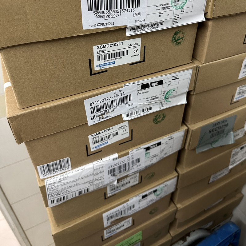 施 耐  德代理现货限位开关XCMD2110L1优势价格