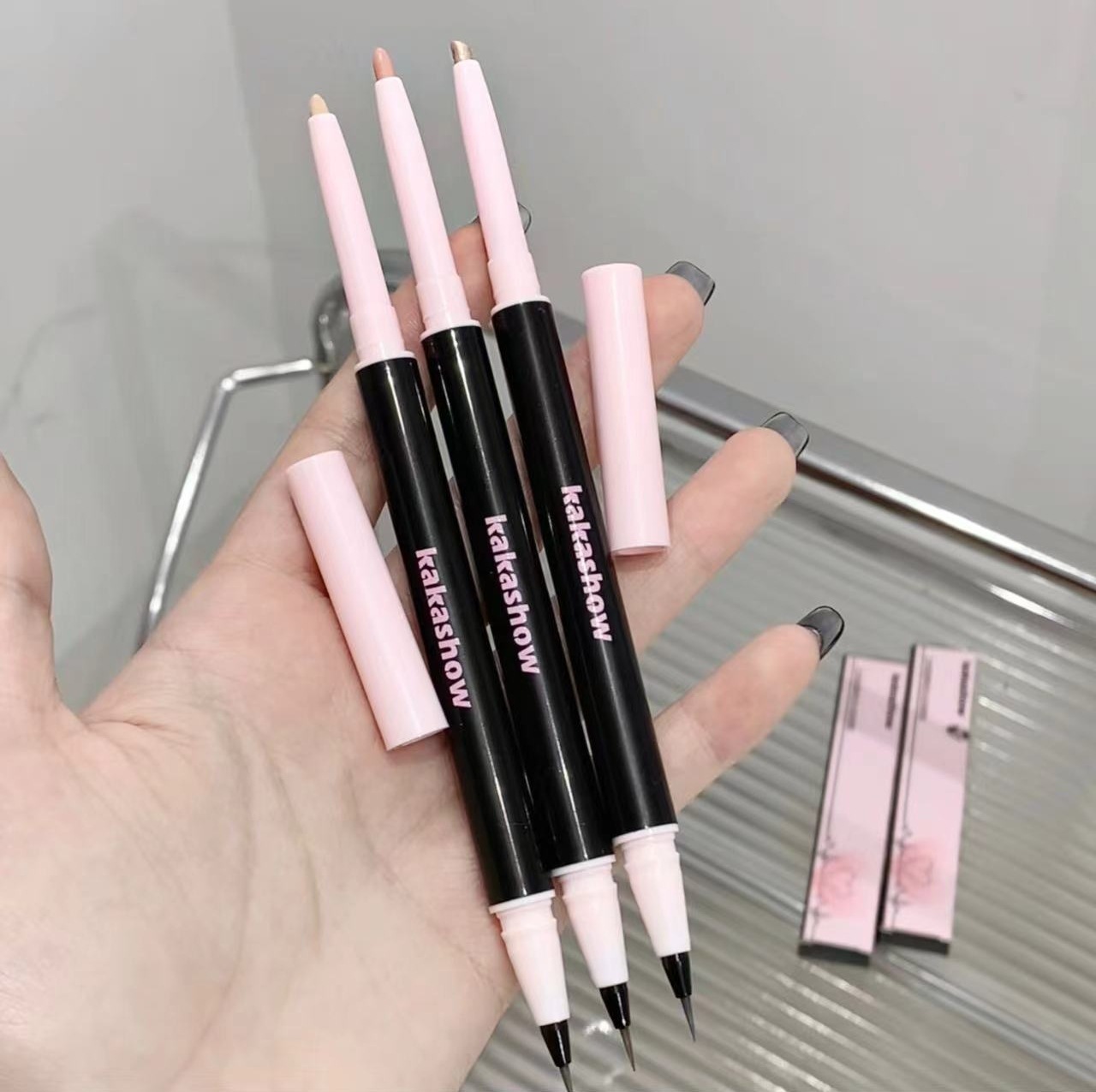 kakashow's three-dimensional starry eyes, double-headed sleeping pen girl, highlights and highlights, with pearlescent shadows outlined to a two-in-one girl undefined