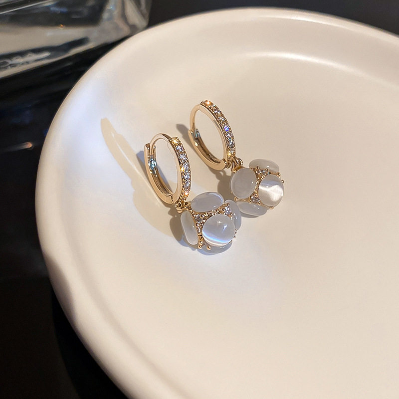 Korean Style Simple Opal Diamond-studded Hydrangea Earrings Fashion Earrings Personalized Earrings display picture 9