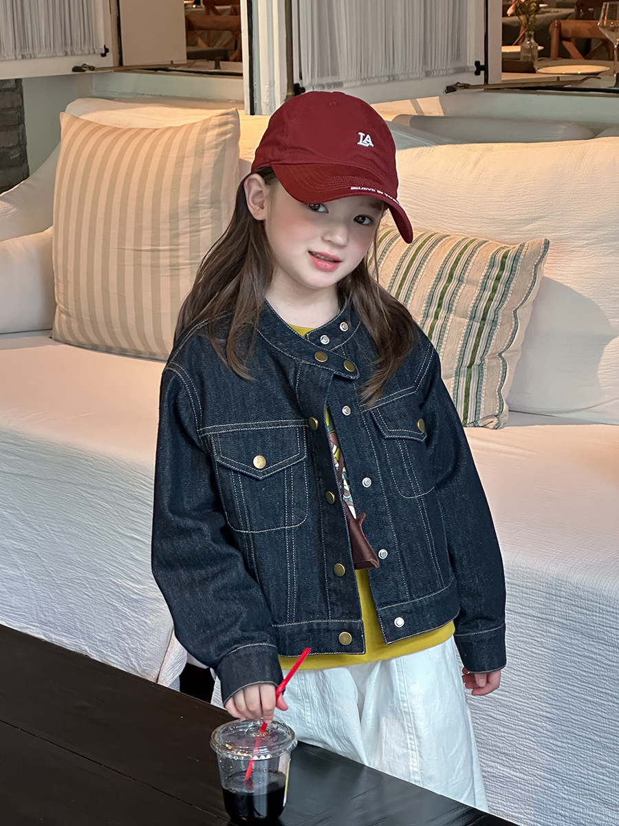 Autumn children's denim jacket for leisure