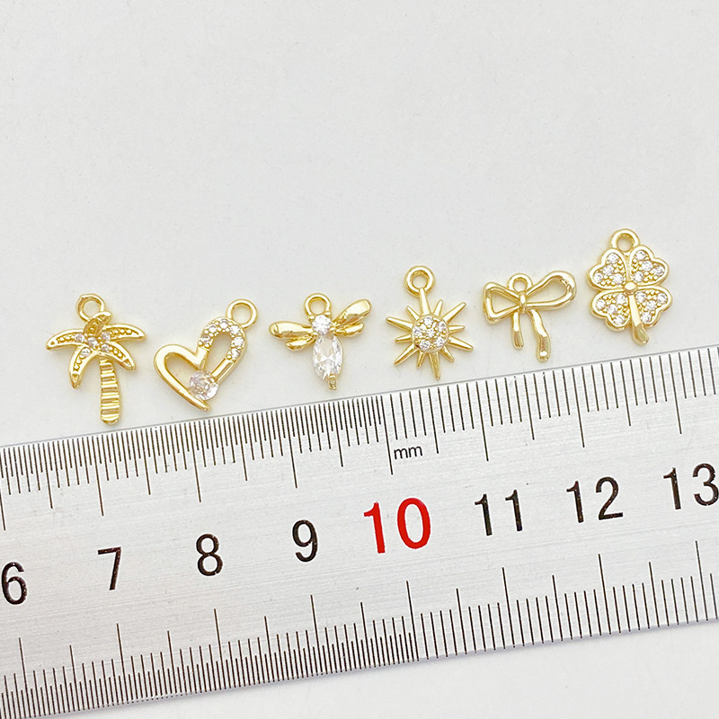 1 Piece Quantity Copper Material Four Leaf Clover, Bow Knot Pattern 1 Piece 10 * 6mm Copper Zircon Four Leaf Clover Bow Knot Pendant