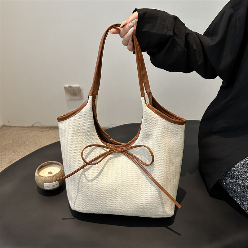 Bolsa de denim de gran capacidad para mujeres 2024 nuevo estilo de estilo extranjero bolso de hombro universal bolso de mano