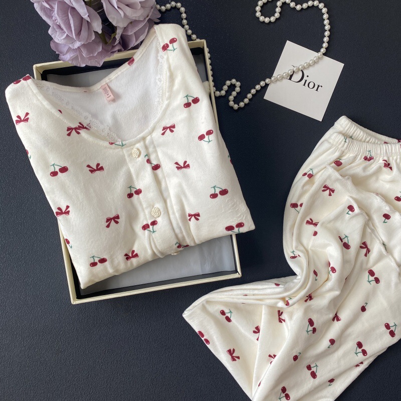 Island Velvet Autumn and Winter Warm Double-Sided Velvet Pajamas for Women, Fresh Cherry Polka Dots with Chest Pads, Home Outing Confinement Clothes Island Velvet Autumn and Winter Warm Double-Sided Velvet Pajamas for Women, Fresh Cherry Polka Dots with Chest Pads, Home Outing Confinement Clothes