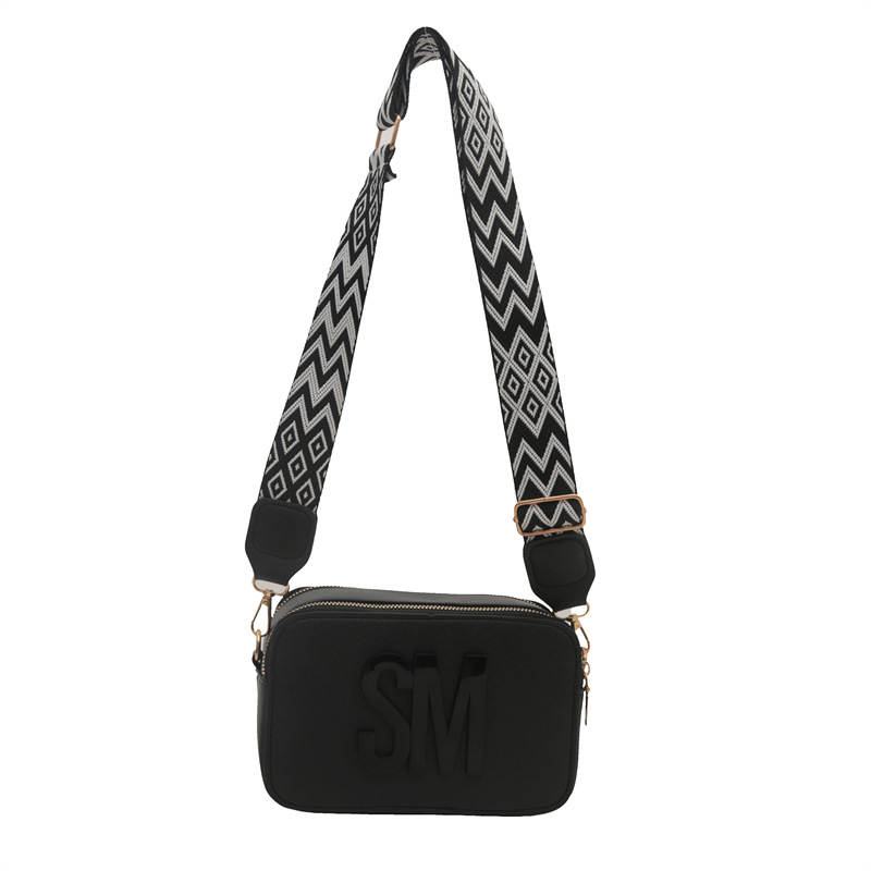 2024 otoño nuevo bolso de cámara ancho correa de hombro letras bolso de moda simple estilo extranjero bolso de hombro de mujer