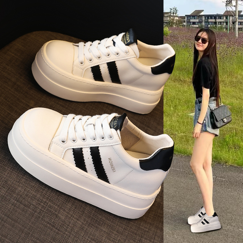 Giày sneaker nữ đế dày tăng chiều cao bên trong, form thể thao mùa xuân — Màu đỏ be