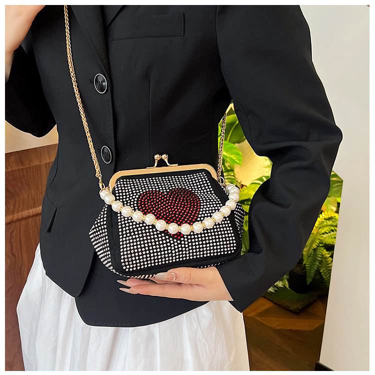 Women's Small Pu Leather Heart Shape Elegant Vintage Style Beading Clasp Frame Dome Bag display picture 10