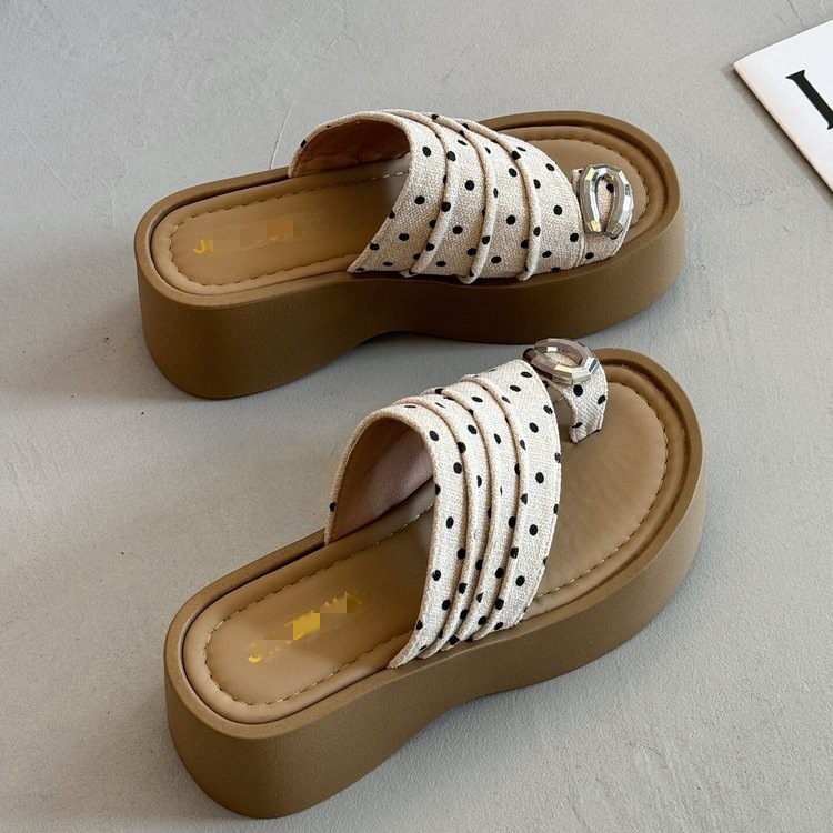 Zapatillas de fondo grueso para mujeres con falda 2026 verano nuevo pliegue con dedos de mano zapatillas de playa suaves image 7