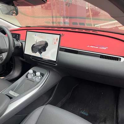 Günəş əleyhinə siperlik M03 Dashboard Light-Proof Mat - xpeng-m03-burgundy-with-embroidery