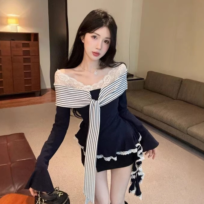 Korean-Style Sweet and Sexy Color-Blocked Striped Off-Shoulder Long-Sleeve T-Shirt with Irregular Slim-Fit Design, Stylish and Versatile Top Korean-Style Sweet and Sexy Color-Blocked Striped Off-Shoulder Long-Sleeve T-Shirt with Irregular Slim-Fit Design, Stylish and Versatile Top