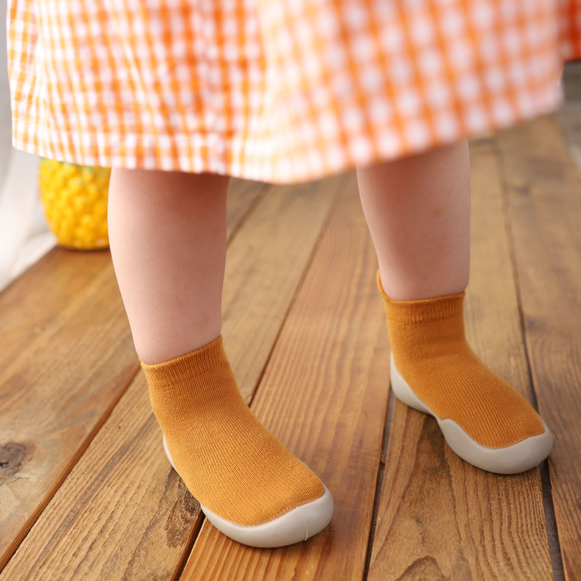Zapatos de niño bordados zapatos de fondo suave antideslizante primavera y otoño calcetines de bebé zapatos para caminar en interiores y al aire libre educación temprana zapatos y calcetines transpirables infantiles