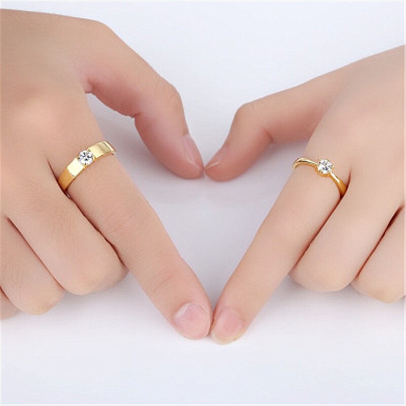一生のカップルの指輪の卸売り結婚の指輪は黄金の指輪のペアのバレンタインデーの贈り物をまねて彼女に送ります。|undefined