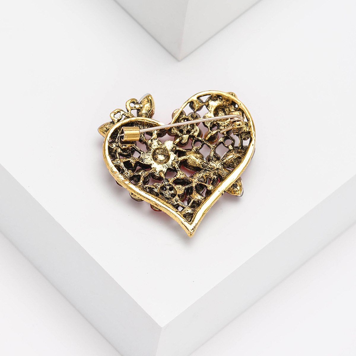 Heart Shape Pattern Casual Elegant Lady Pin Heart Shape Alloy Women's Brooches