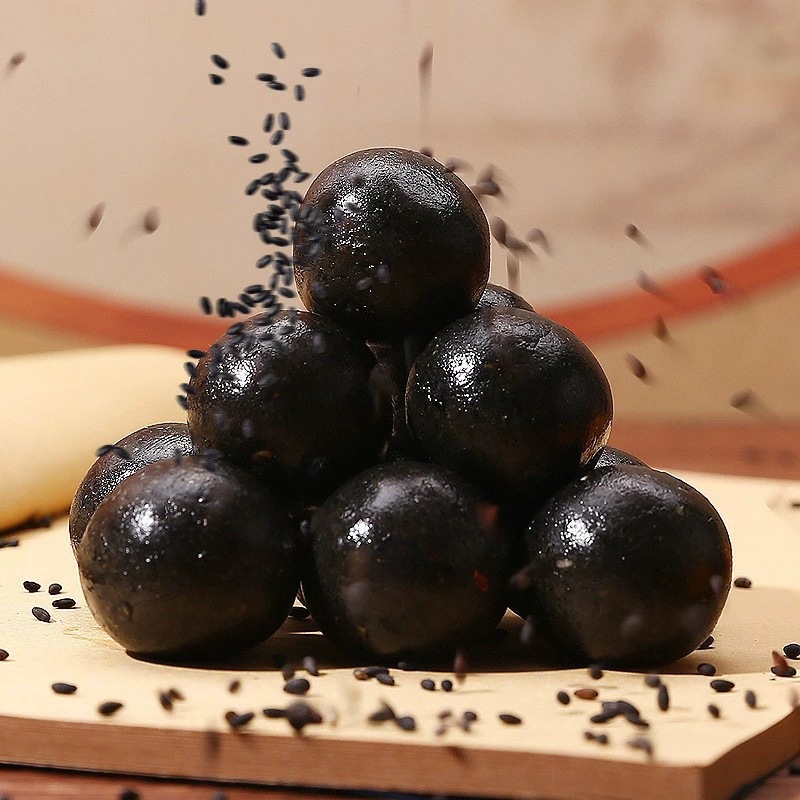 Xian Yang Wan Lu Deer Pills 9g x 12 Honey-Refined Herbal Wellness Balls Traditional TCM Daily Tonic in use