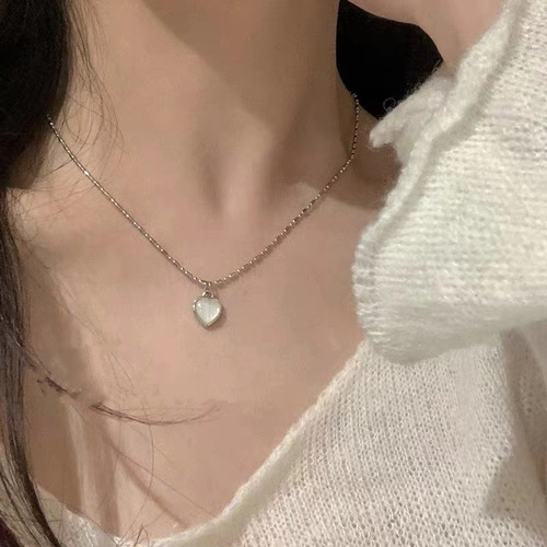 Trendy love heart lightweight luxury versatile necklace, Instagram-style delicate small niche design lockchain, fashionable