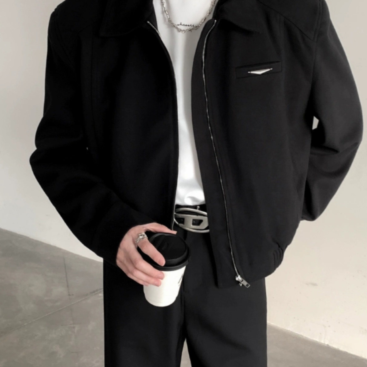 Chaqueta corta cleanfit de alta gama de primavera retro Chaqueta de lana con cremallera de perfil de hombro de metal de nicho para hombre