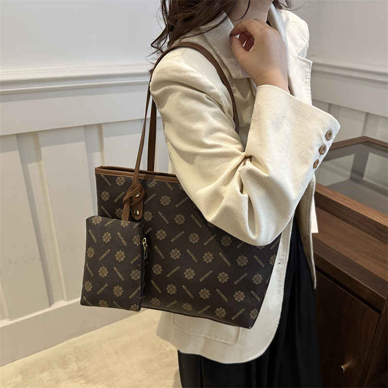 Bolso de gran capacidad para mujeres 2024 nuevo estilo de lujo ligero nicho de alta calidad bolso de viaje de alta calidad bolso de hombro de moda