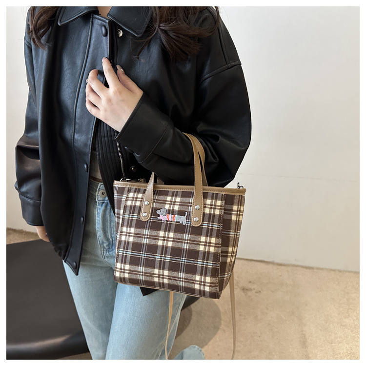 Cross-border personalized hand-carried fashionable and casual bucket bag for women, new autumn 2024 collection, contrasting color striped single-shoulder quality crossbody bag undefined