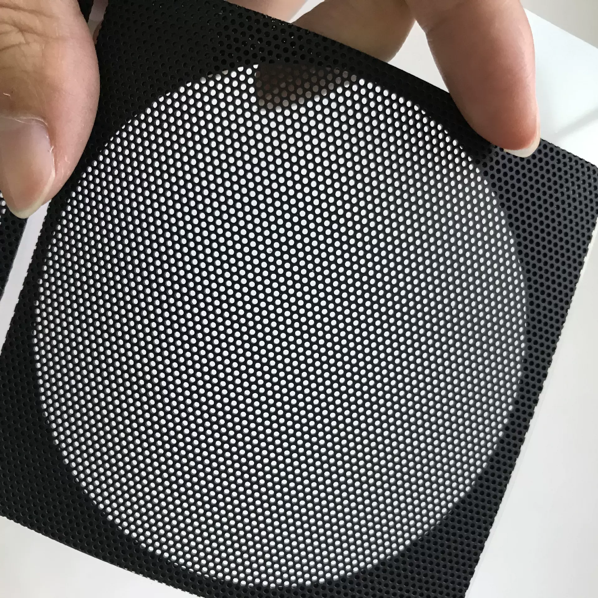 机箱散热透气防尘网 PC阻燃耐高温背胶冲孔网 隔尘防虫