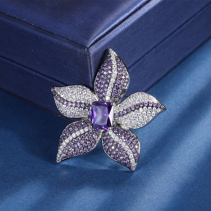 2023 new European and American style imitation ancestor purple elegant luxury pentagram starfish-shaped brooch for women