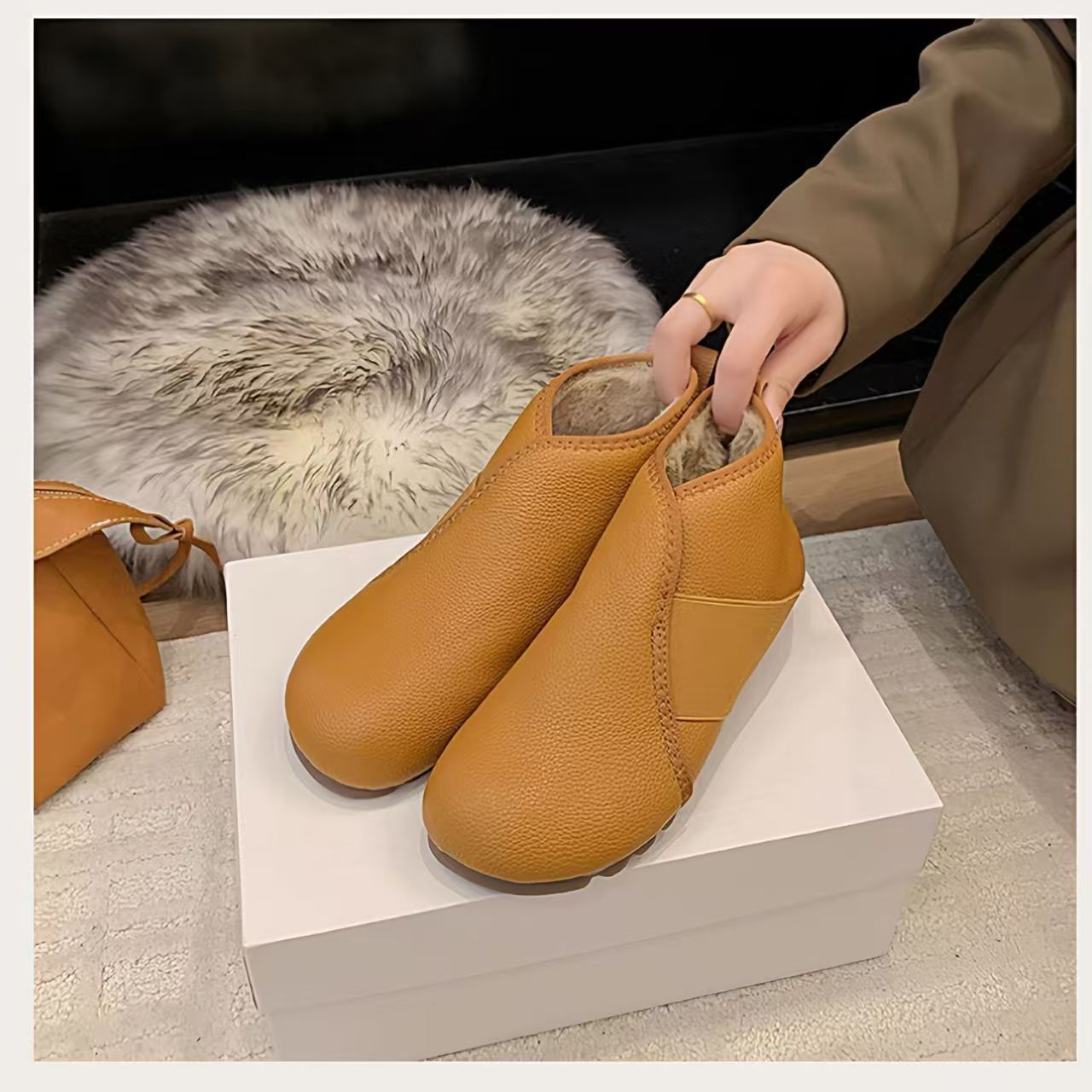 Zapatos de algodón para mujeres en invierno de 2025, zapatos de alta altura para mujeres, zapatos de madres mayores, zapatos cálidos para madres mayores