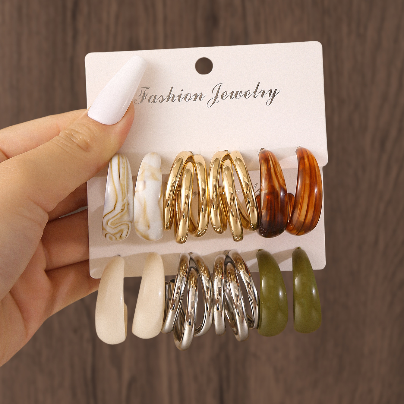 Conjunto de pendientes de anillo hueco transfronterizo europeo y americano estilo ins moda salvaje estilo ins pendientes exagerados pendientes de mujer al por mayor