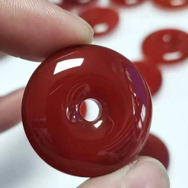 Китайский красный 30 агатовый кулон с пряжкой безопасности, красный халцедоновый кулон для сумки, производитель, готовый запас
