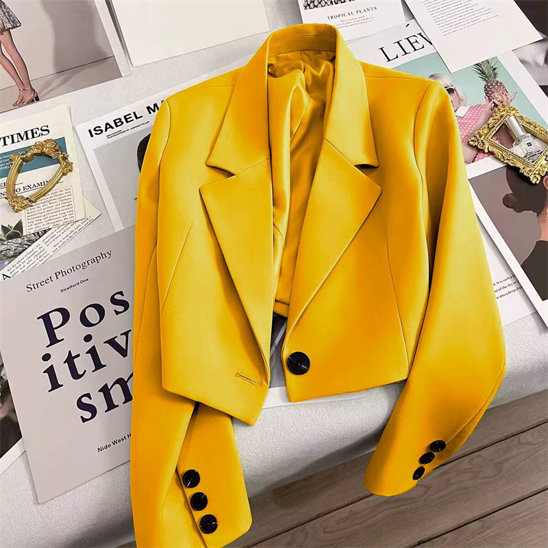 Short White Blazer for Women, New Spring/Autumn 2026 Casual High-End Design, Niche Style for Petite Figures