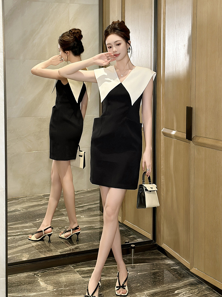 Đầm ôm body nữ cổ búp bê phối màu có túi — Màu đen