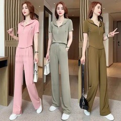 女性用のファッショナブルなスポーツスーツ、カジュアルな半袖ワイドレッグパンツ、女性用の2025年夏の新しいファッショナブルなツーピーススーツ、スリムでエレガントです。
