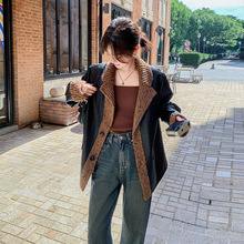 2025年秋季新款气质时尚简约大方遮肉显瘦针织拼接撞色PU皮夹克