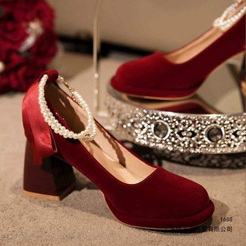Red wedding shoes, bridal shoes, Chinese-style Xiuhe dress, wedding dress, dual-use for engagement, stunning for toasting, chunky high heels, horsehair skirt Red wedding shoes, bridal shoes, Chinese-style Xiuhe dress, wedding dress, dual-use for engagement, stunning for toasting, chunky high heels, horsehair skirt