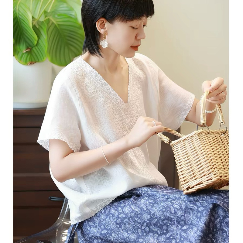 French-style vintage all-linen white embroidered lace slimming V-neck short-sleeve shirt, loose summer top AP1501 French-style vintage all-linen white embroidered lace slimming V-neck short-sleeve shirt, loose summer top AP1501
