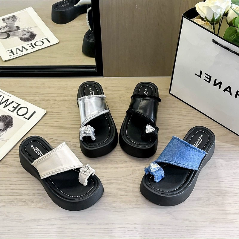 Женские летние пляжные шлепанцы на платформе с высокой подошвой, толстая подошва, новые модели 2025 года, с юбкой, надеваются без застежек, бабочка.