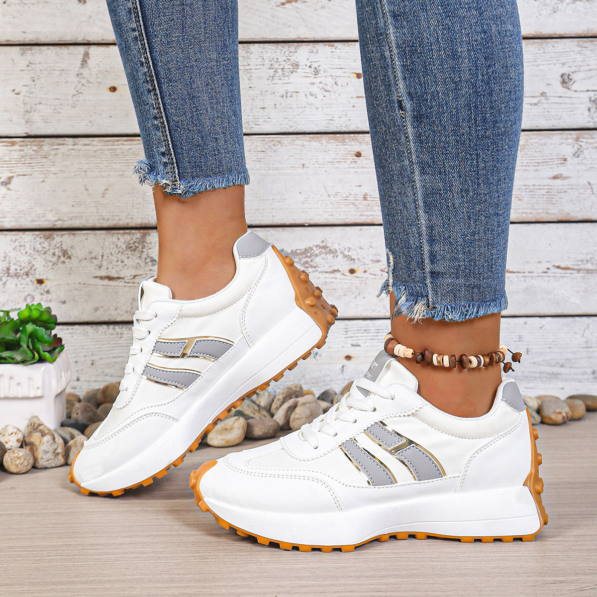 26 primavera y verano nuevos zapatos transfronterizos casuales de tamaño grande con suela gruesa zapatos deportivos transpirables Gump zapatos mujeres