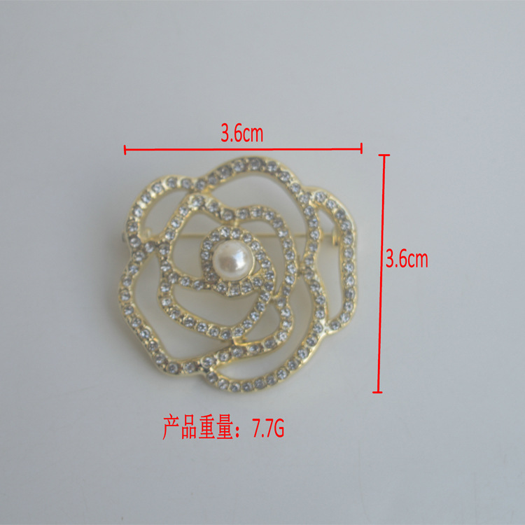 Spilla floreale con perle e strass per giacche da donna_voghion.com