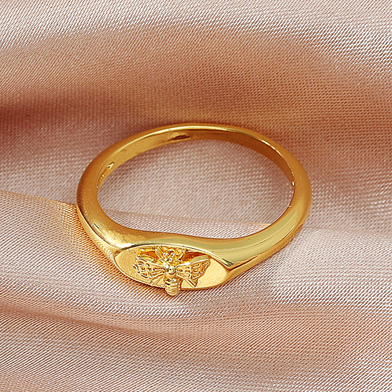 Fashion Golden Bee Signet Ring Wholesale display picture 4