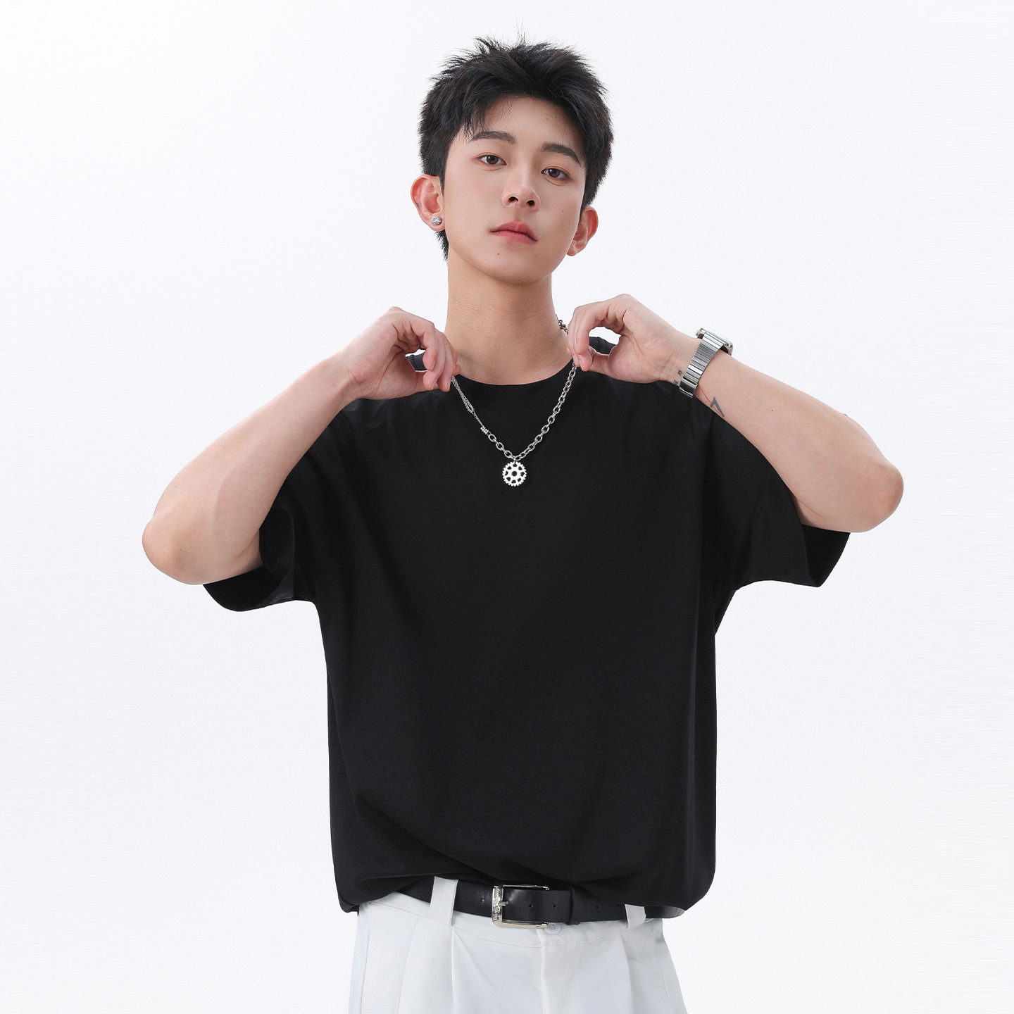 ホワイトコットン Tシャツメンズ 2025 新しい夏薄いルーズカジュアル無地ボトムシャツトップメンズ半袖
