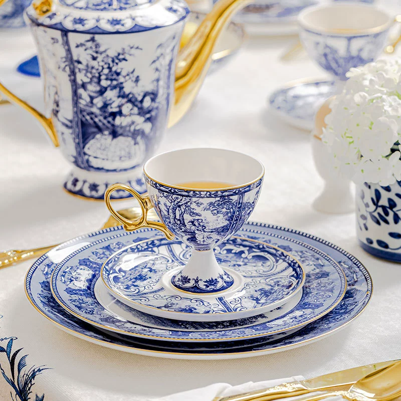 Набор чашка и блюдце Jingdezhen, сине-белая керамика с золотой каймой, подарочная упаковка (разные размеры)