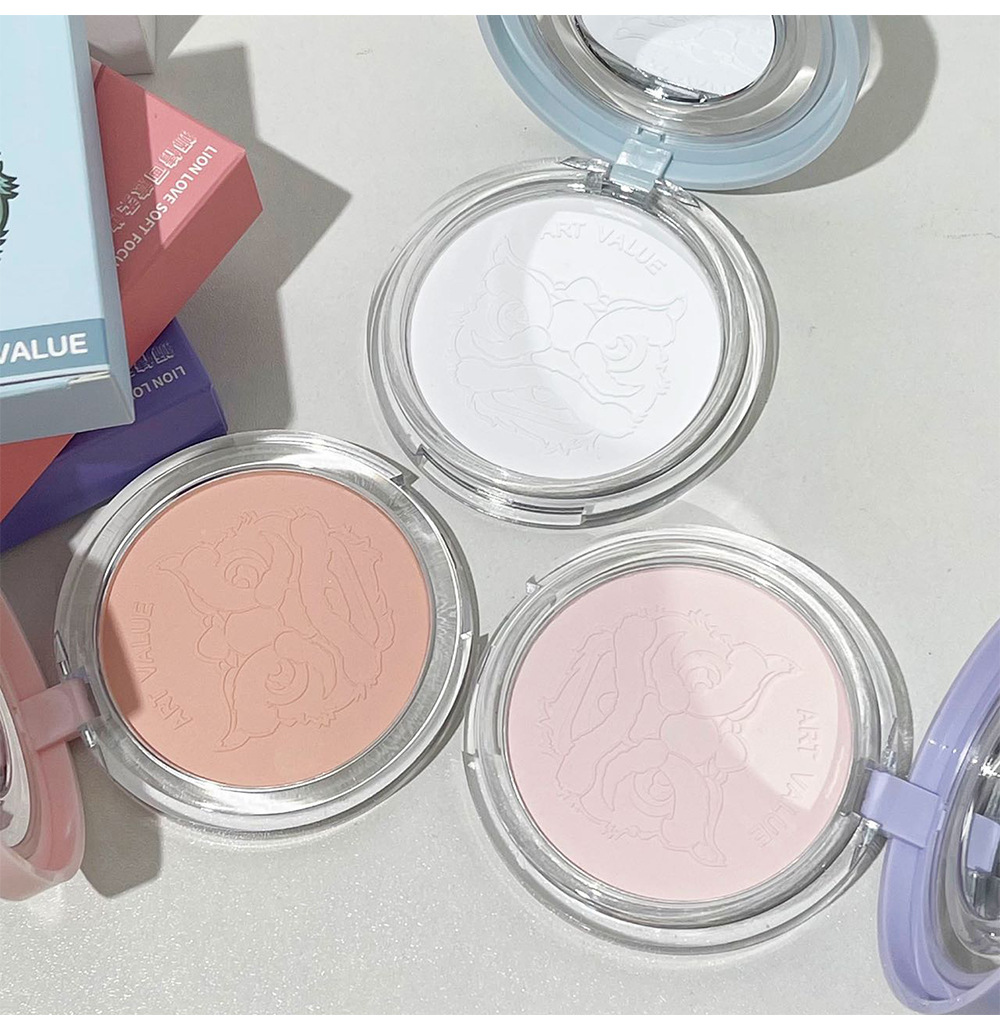 The new Art Value Lion Love and Artistic Setting Powder Compact is light, waterproof, loose, brightening, concealing and affordable undefined