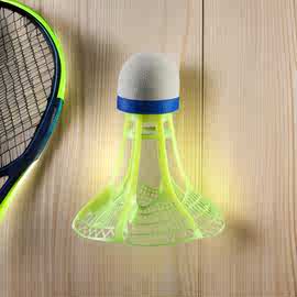 夜间荧光耐打塑料尼龙球夜光羽毛球厂家现供散装带灯发光LED