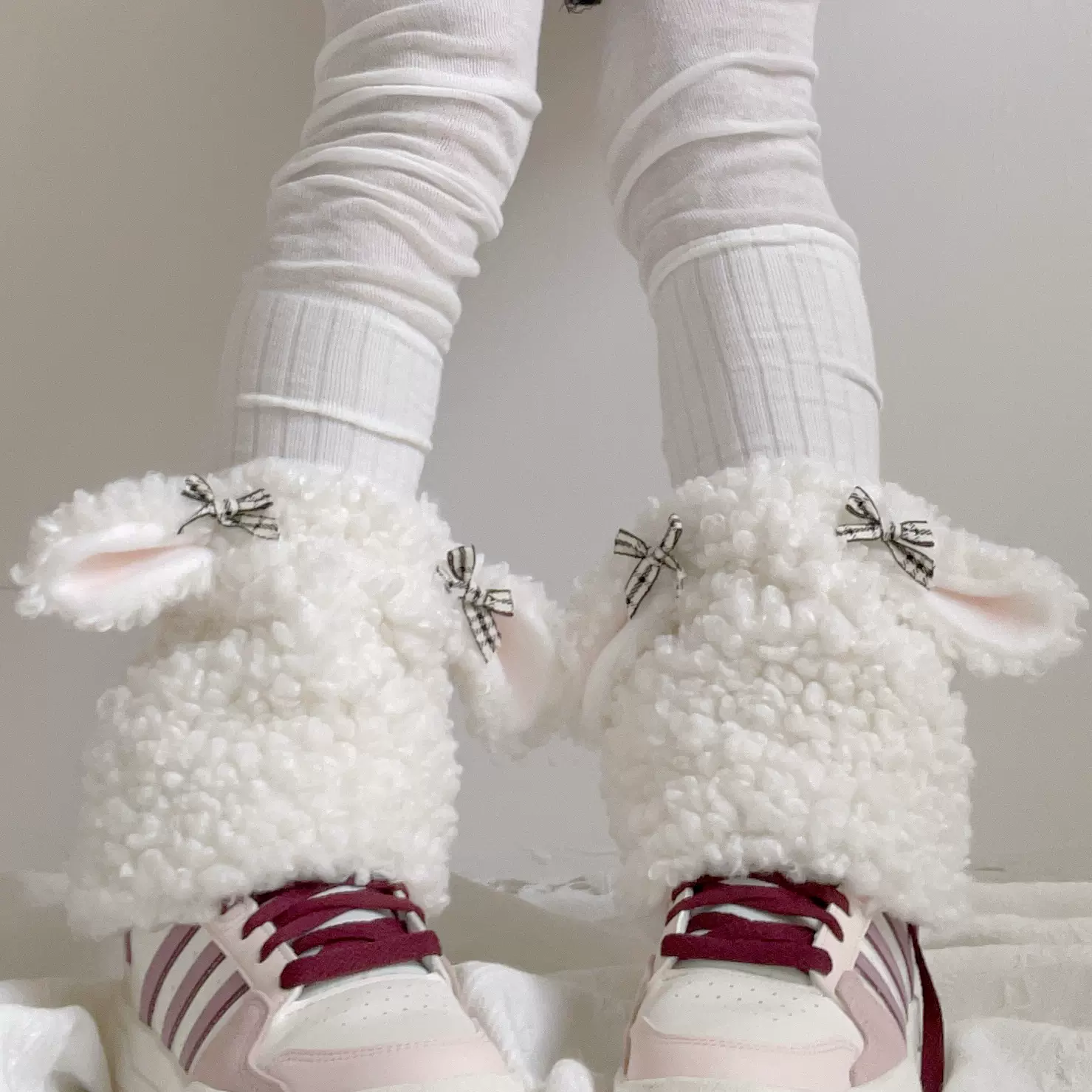 秋冬季少女卡通创意毛绒鞋袜套保暖护耳白色可爱护耳腿配饰