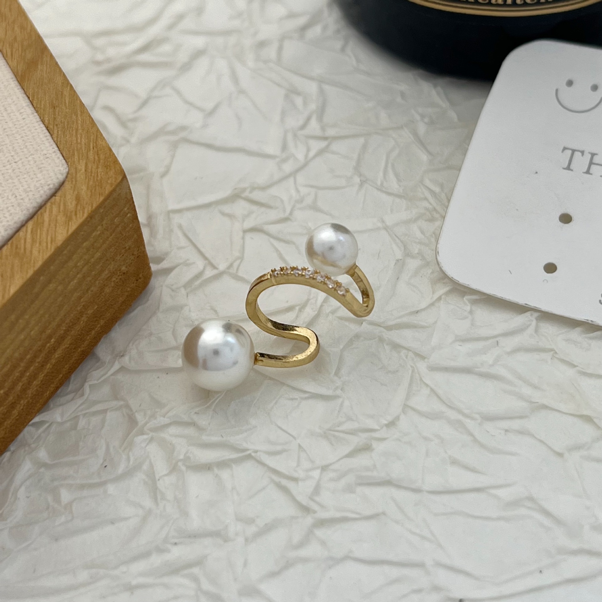 Pendientes de botón con perlas y circonitas elegantes mujer_voghion.com
