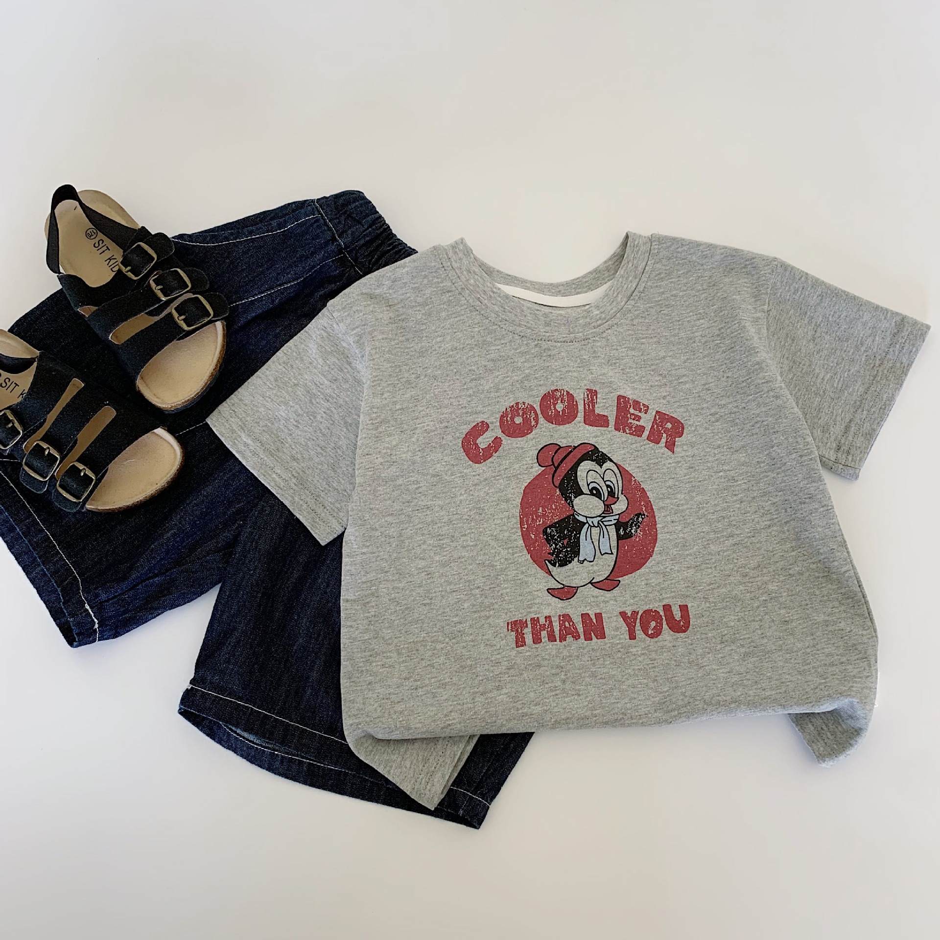 Camiseta de manga corta para niño Maibao 2025 nuevo vestido de verano para niños y niños pequeños y medianos top de media manga estilo fino de verano a clase